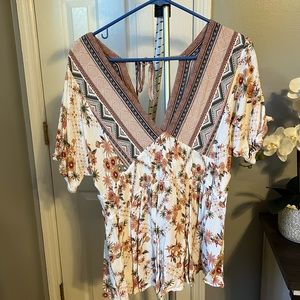 Davi & Dani v-neck top